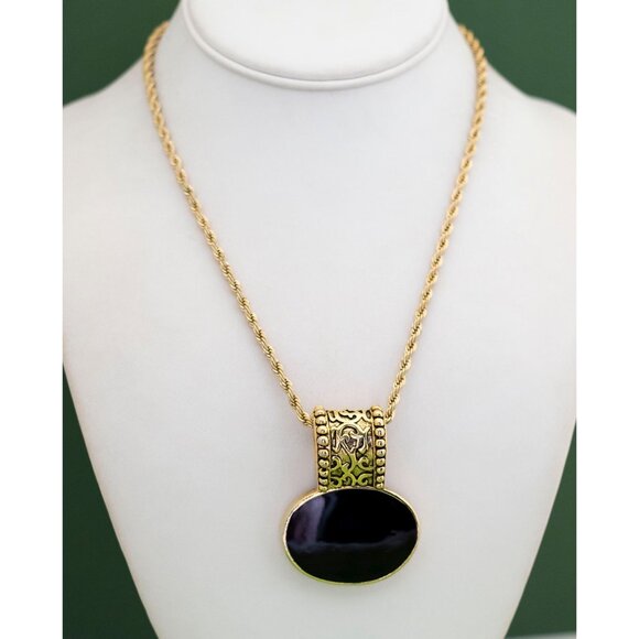Vintage Geometric Oval Black Pendant Necklace 18 inch - W8 - Picture 2 of 3